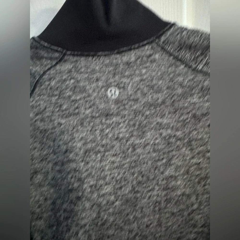 Lululemon Athletica Black Heathered Cropped Sweatshirt - Picture 5 of 7